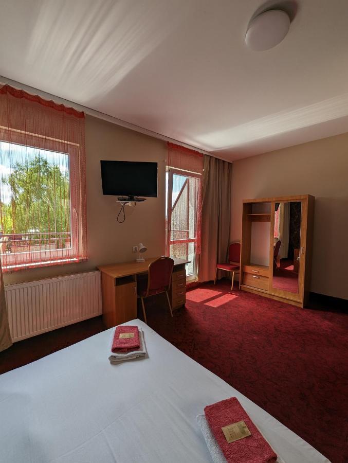 Motel Drabek Тарновске Гори Екстериор снимка