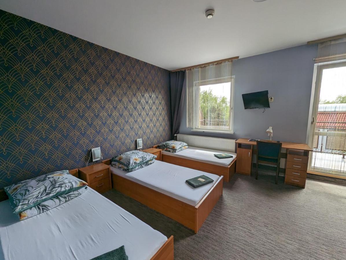 Motel Drabek Тарновске Гори Екстериор снимка