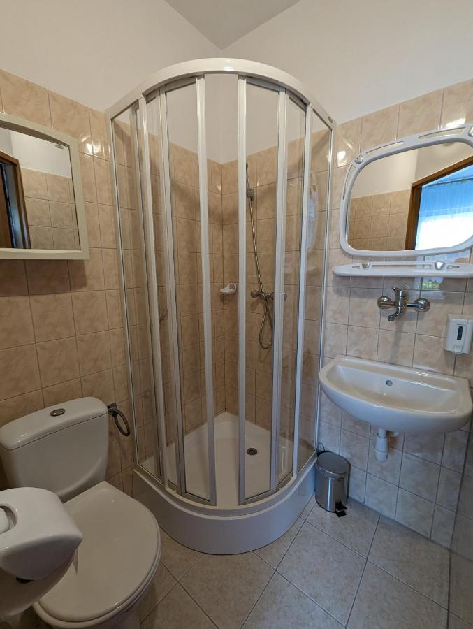 Motel Drabek Тарновске Гори Екстериор снимка