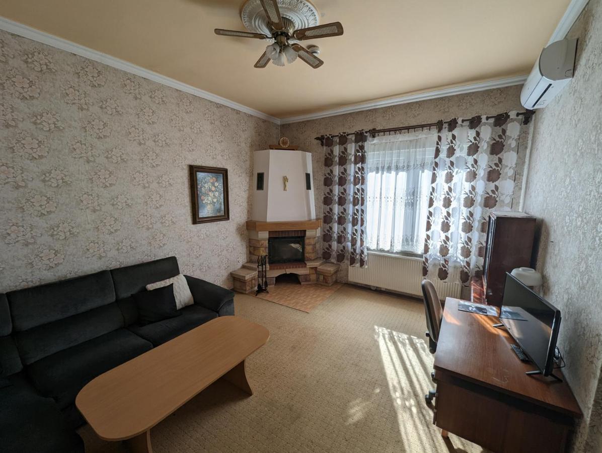 Motel Drabek Тарновске Гори Екстериор снимка