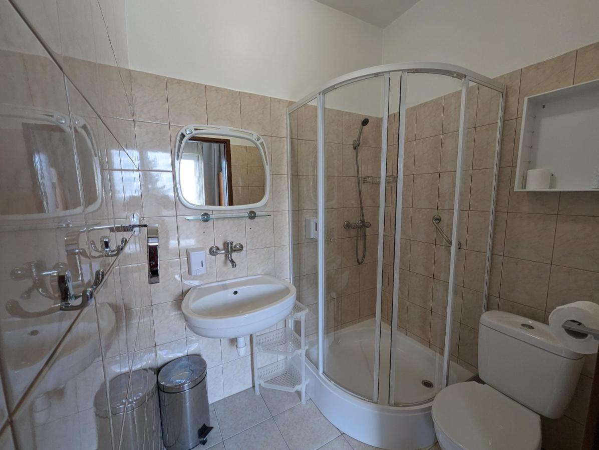 Motel Drabek Тарновске Гори Екстериор снимка